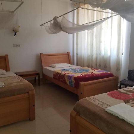 Hotel Buffalo Моши Екстериор снимка